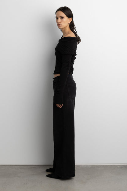 MID-RISE WIDE LEG BLACK WASH JEAN