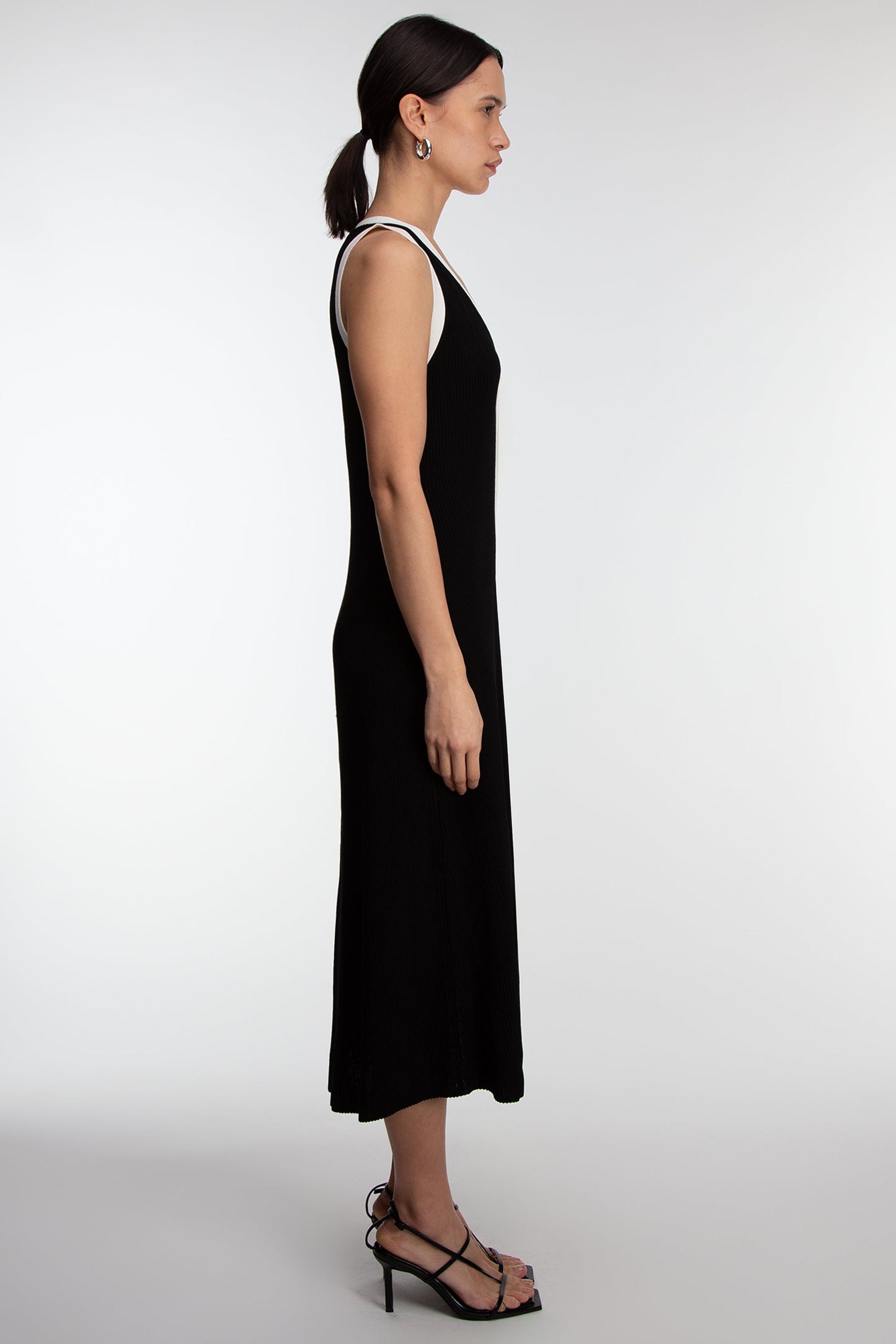 SLEEVELESS CONTRAST TRIM BUTTON FRONT MAXI DRESS