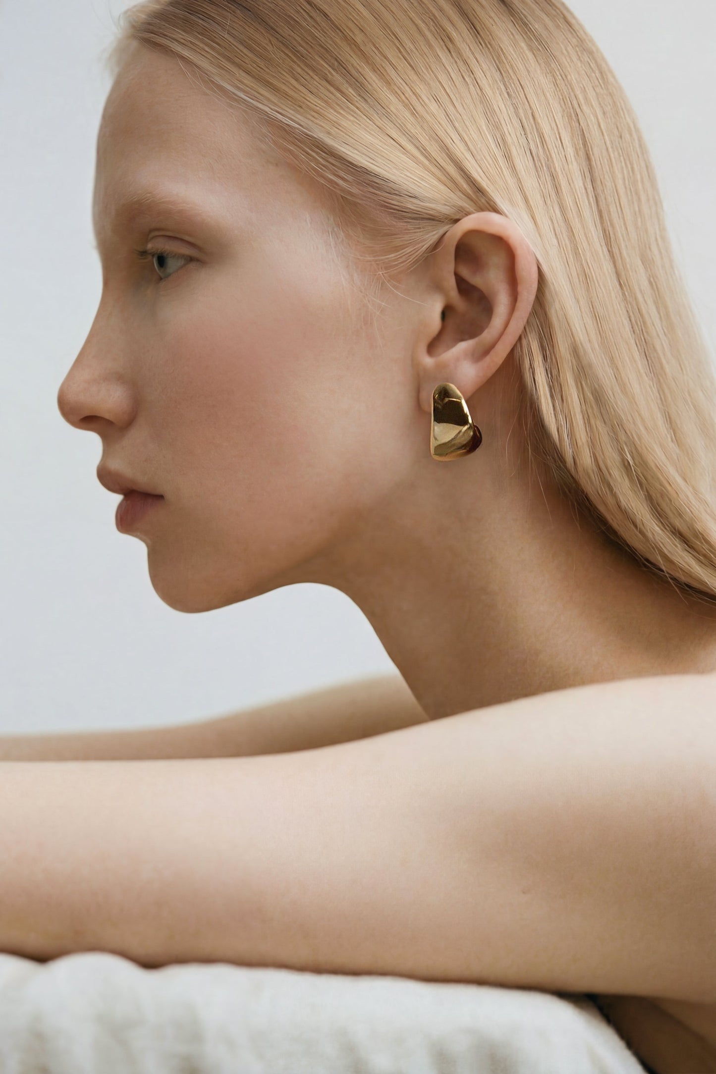 CHUNKY CURVED EARRINGS